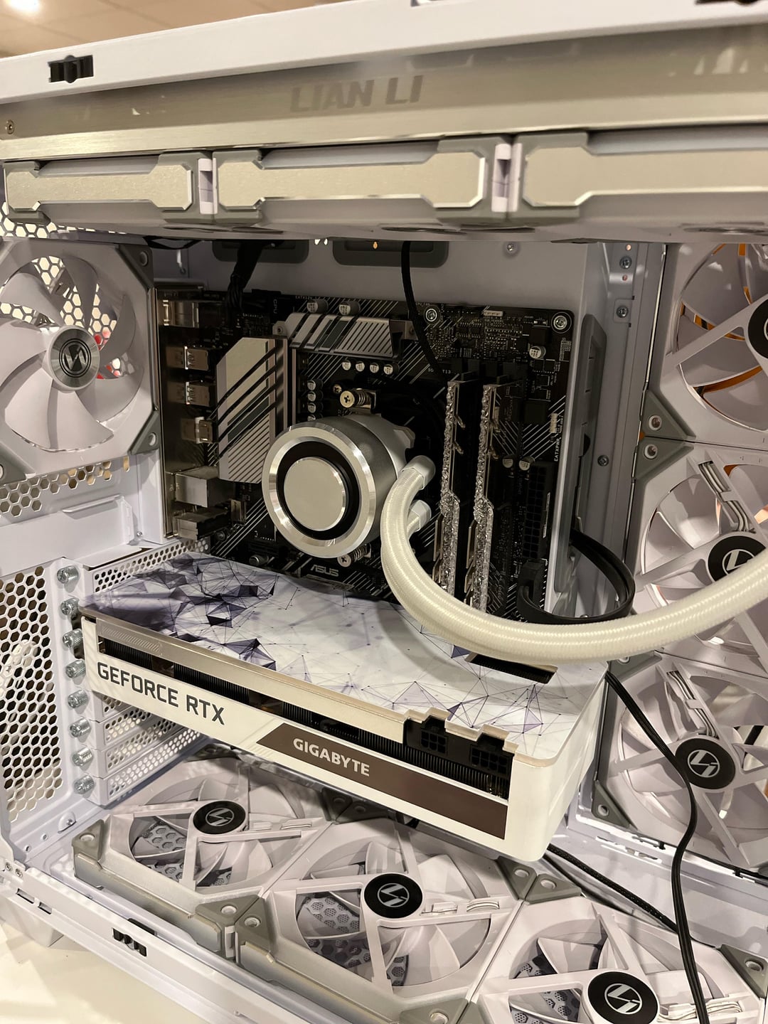 Read more about the article Ryzen 3900X Bottleneck with Radeon 7800XT? Upgrade or Not?
